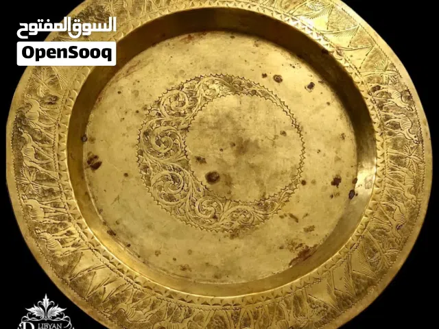 صحن نحاسي نادر من مدرسة الفنون والصنائع بطرابلس الحقبة الإيطالية (1920–1930)