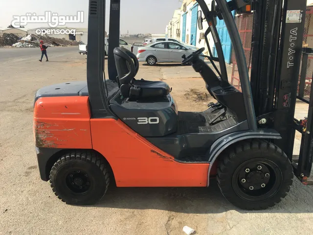تأجير رافعه شوكية forklifts for rent