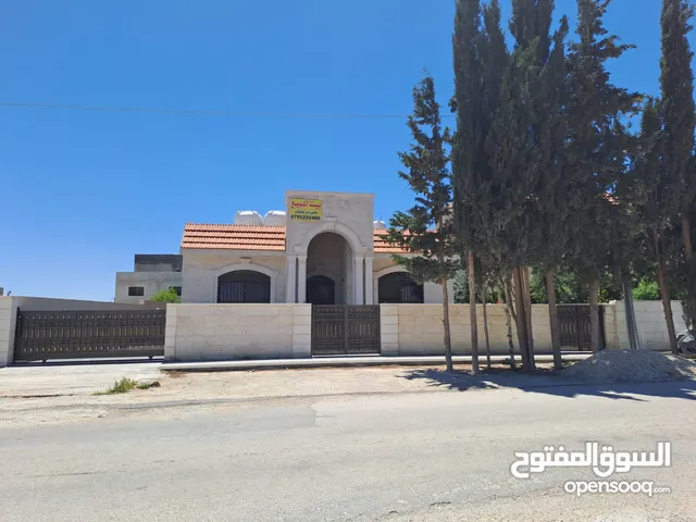 320 m2 5 Bedrooms Townhouse for Sale in Madaba Other