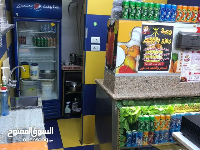 مطعم برجر وسناكات ووجبات يومية في تلاع العلي سوق السلطان قرب دوار نيشان يعمل بشكل ممتاز للبيع