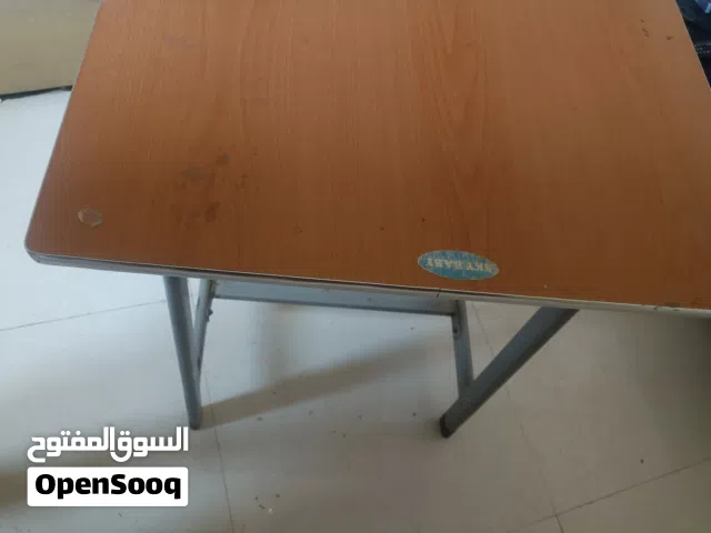 طاولة ممتازة للدراسة للبيع بسعر ممتاز