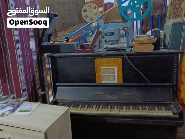 بيانو قديم جدا تاريخ الصنع 1900 انجليزي