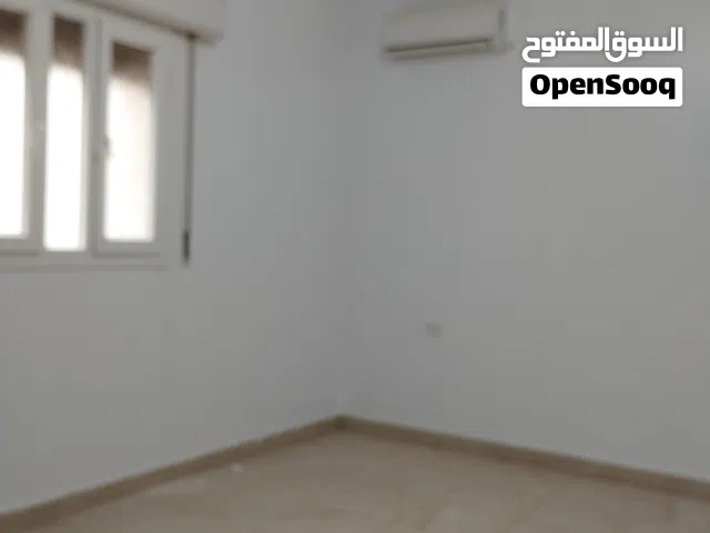 شقة كبيرة للإيجار في عين زارة مشروع الموز