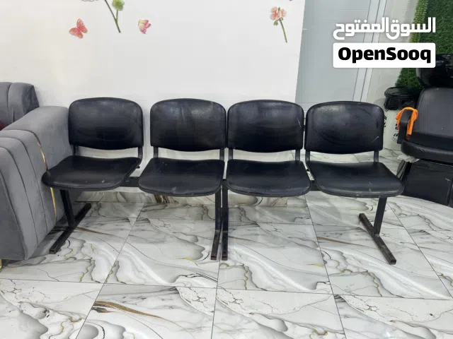 اثاث مزين للبيع شبه جديد الكراسي بس يبو بخاخ والباقي مشاءالله