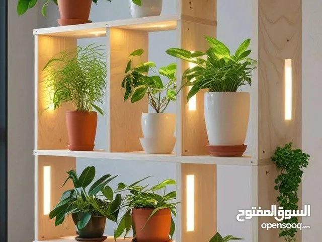 رفوف خشب شاشه ومطبخ وحمام وديكور حائط وستاند مكياج وجلاتين وكتب وصيدليه ومطبخ وغيره