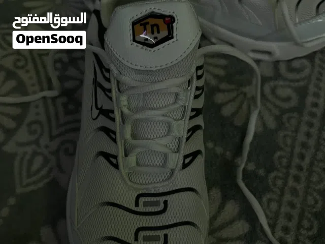 Nike Tn  جديد لون ابيضّ بيه خطوط سودة