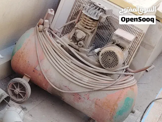 كمبريسر هواء. الحجم يمكن 150لتر