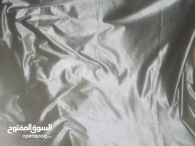 مكياج فرنسي 200 مناكير وفنديشن وقلام مسكاره فرنسي وتركي 200 قطعه للبيع مع البردايتين 07784113575