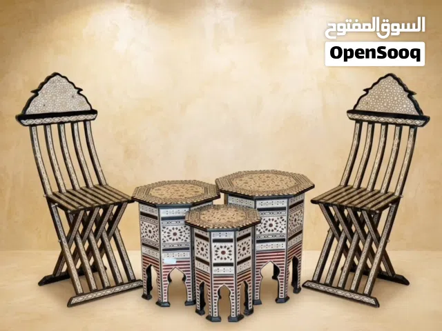 طقم كراسي وطاولات مصنوع يدويًا من الخشب الطبيعي ومطعّم بـ الصدف الطبيعي