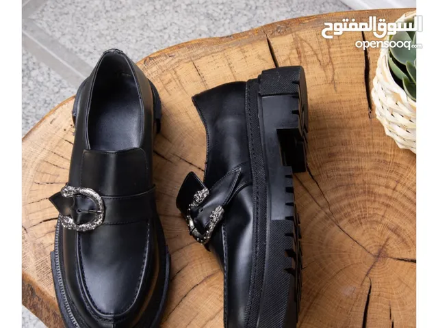 حذاء جميل ومريح بسعر اقل من سهر الشراء