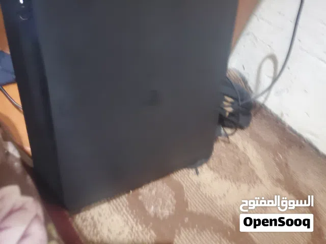 بلاستيشن 4 مستعمل ضخم نضيف ولة فيه اي عيب او خراب محمل العاب مع يدات  تحكم اثنتين واسلاك HD  والباور
