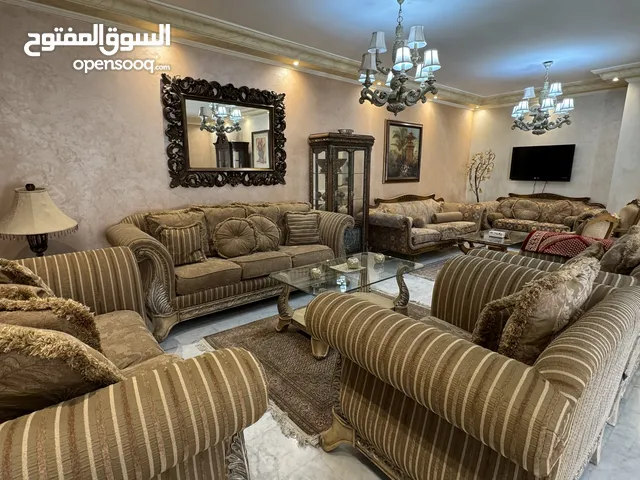 شقه دوبلكس ارضي طابقين مفروشه للإيجار بمدخل خاص منفصل عن باقي العماره مع كراج خاص خصوصيه تامه
