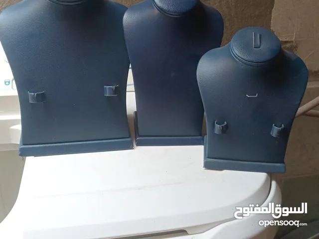 لبيع كميه كبيره من استاندات مجوهرات