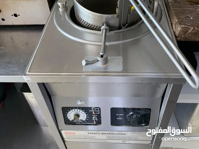 للتقبيل مطعم وجبات سريعة بمعداته لعدم التفرغ