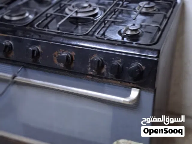 فرن غاز مستعمل نضيف مش ناقصه شي ثلاجه بدها ماتور كل أغراضها معها بحاله الوكاله حي ان تي