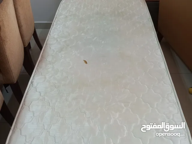 سرير مفرد مع مرتبة