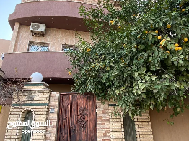 400 m2 More than 6 bedrooms Townhouse for Rent in Tripoli Al-Shok Rd