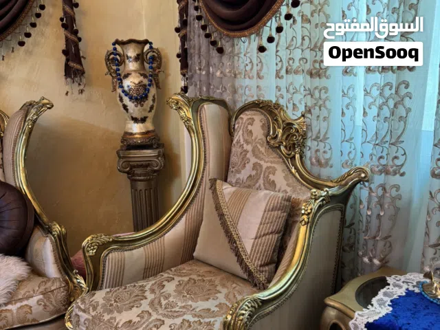 كنب بحاله جيده جدا للبيع مستعجل