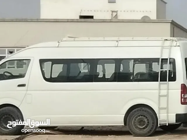 جولات سياحية يومية في باص صغير أو سيارة دفع رباعي مع ترتيب جدول يومي للجولات