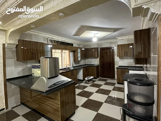 200 m2 4 Bedrooms Apartments for Sale in Irbid Mojamma' Amman Al Jadeed