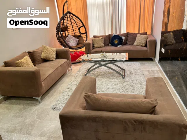 كنب مع ستاره مع طاوله زجاج مع سجاده مع مرجوحه