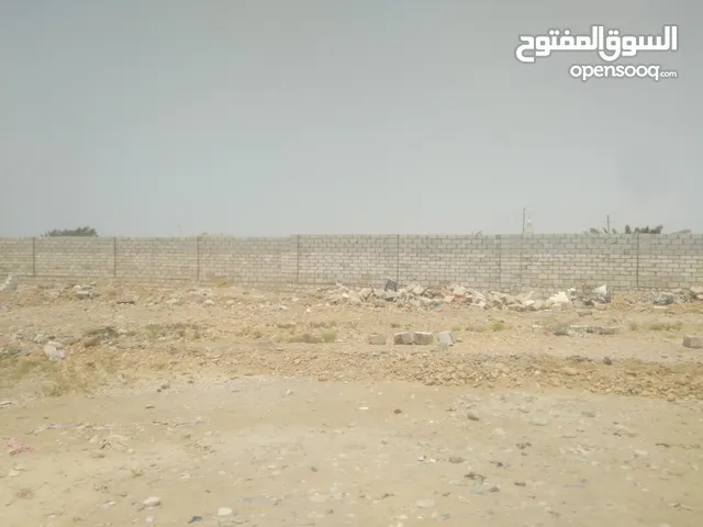ارض للبيع في مدينة الشحر على شارع فرعي24متر الارص ملاصقه من الشمال فقط اختها الي، جنبها ابتاعت