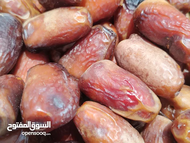 تمر النغال الكيلو بي نصف ريال الكميه محدوده