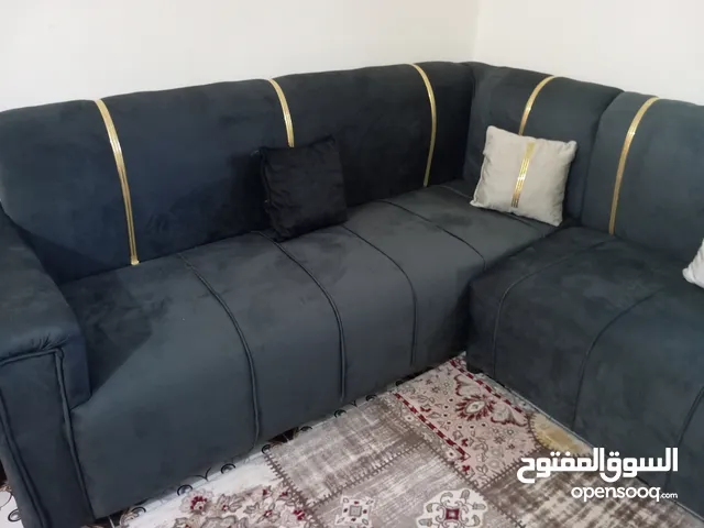 طقم كنب بحالة ممتازة جدا جدا جديد