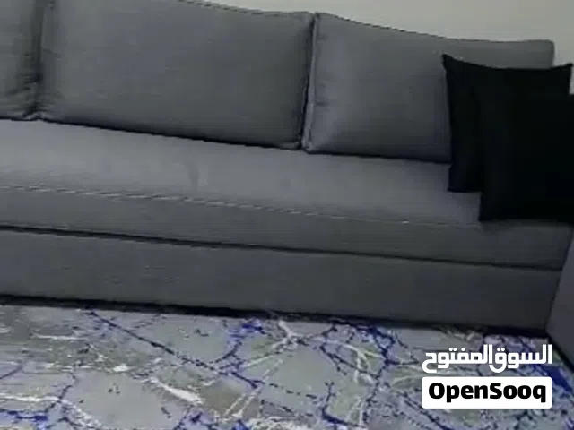 صالون وطاولة