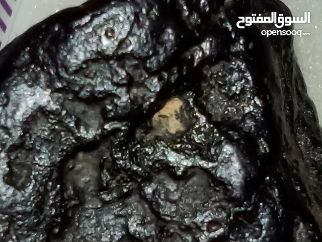 نيزك من الجمال اسود