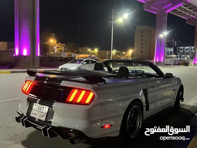 فورد موستنك 2016 V6 لون ابيض بسعر مناسب جداً