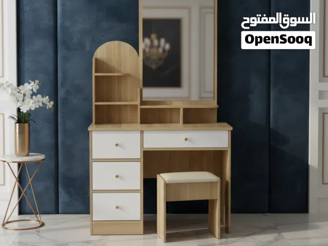 طاولة تسريحة عصرية مع مرآة وأرفف وأدراج تخزين