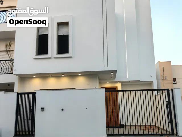 325 m2 3 Bedrooms Villa for Sale in Tripoli Al-Serraj