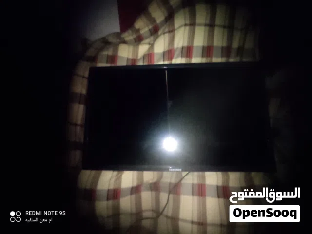 شاشة سامسونج مستعمله امورها مية في الميه لكن الشاشه مكسورة الي يباها رابش ولي يخدمو في محلات التصليح