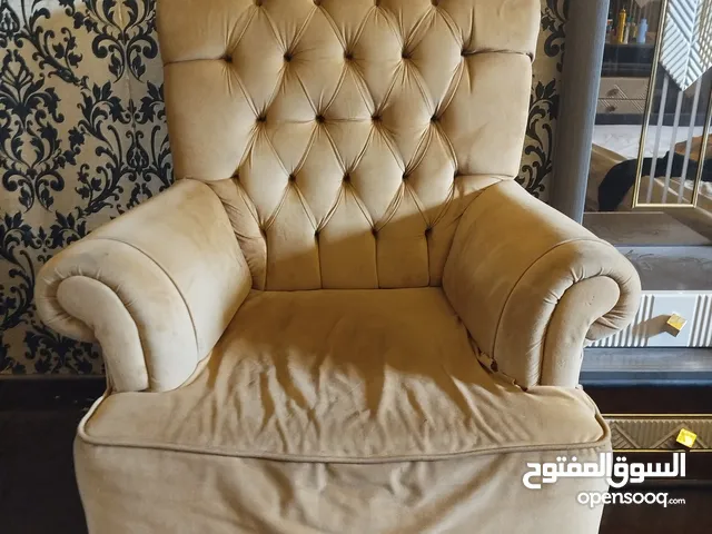 صالون للبيع