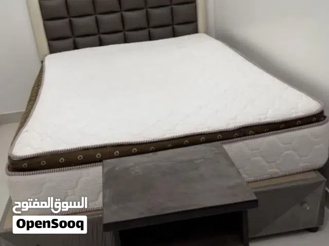 سرير كامل مع اغراضه