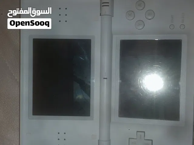 جهاز نيتندو 2006 جهاز مستعمل لاكن نضيف يبي شاحن وشريط والعب اللون ابيض