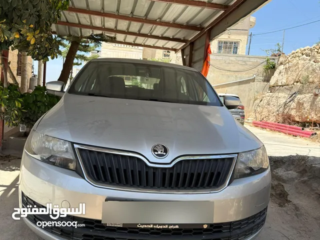 سيارة سكودا رابيد للبيع