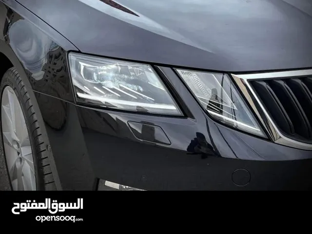 Skoda Octavia فللللللللل مع بانوراما 2000 ديزل اوتوماتيك ب الورقه