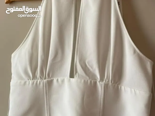 New white dress from Zara size Mفستان جديد من زارا قياس ميديوم