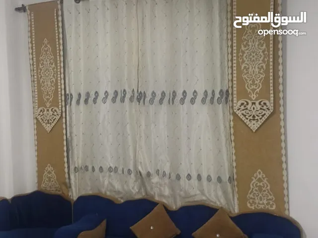 جلسه عربيه تتكون من 10 فرشات مع برادي عدد2 جداد مع موكيته جديده نوعها فخم مع طاولات وصطيه
