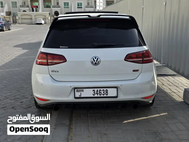 2016 فولكسفاغن جولف GTI Standard