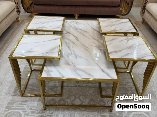 مجلس كنب مع طاولات