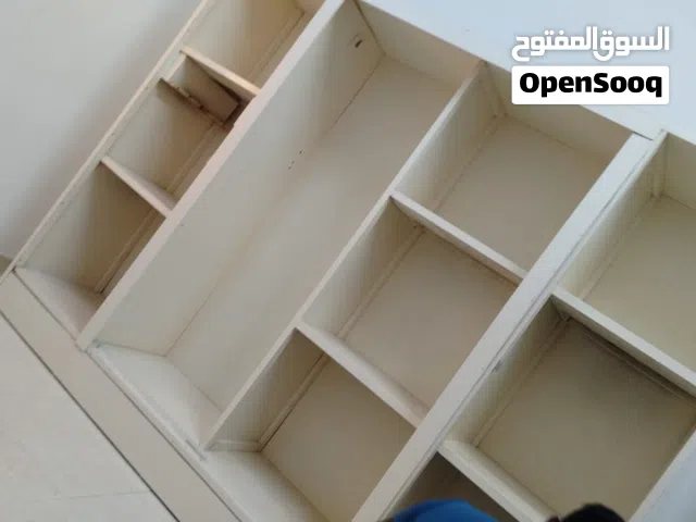 كبوت او خزانة ملابس جرار مع المرايه بابين جانبيين مستعمل مجدد السعر 40ریالقابل لتفاوض