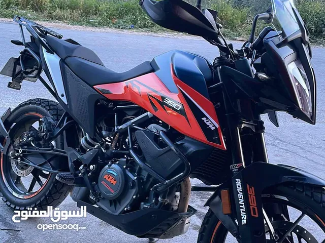 Ktm adventure 390 موديل 2022 ماشية 11400 km اضافات: صناديق جانبية شركة ktm صندوق خلف