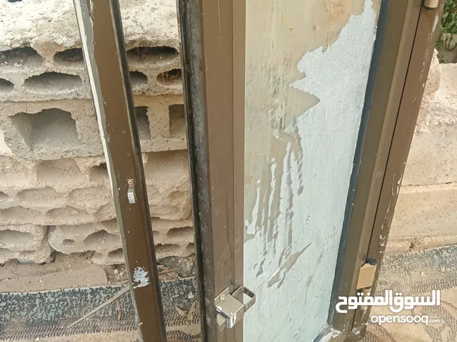 بوابات حديد وشبابيك وشبكات ومناخل للبيع