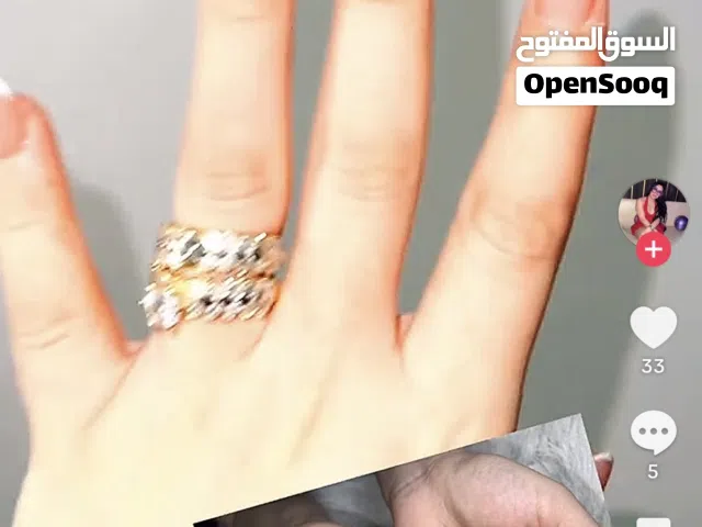 Nail Specialist أخصائية أظافر