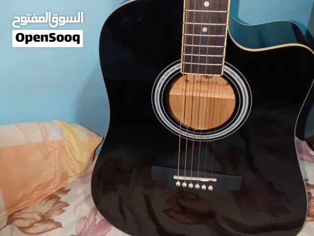 جيتار أكوستك شبه جديد للبيع