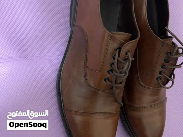 جزمه رجالي استخدام بسيط