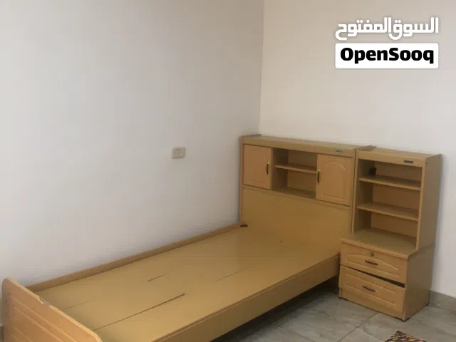 دار نوم مستعملة سرير ودولاب ومراية
